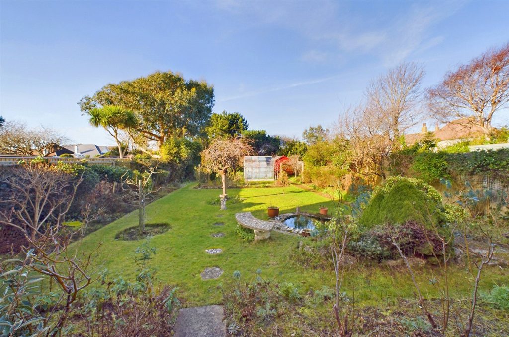 Harbour Road, Hengistbury Road, Bournemouth, Dorset, BH6 4DE