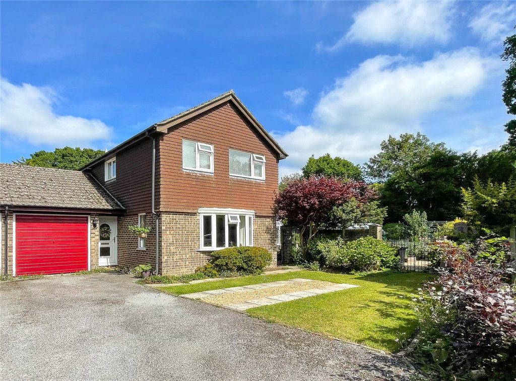 Rosehill Drive, Bransgore, Christchurch, Dorset, BH23 8NN