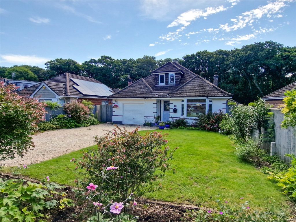 Elphinstone Road, Highcliffe, Christchurch, Dorset, BH23 5LL