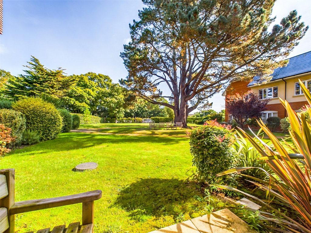 Royal Close, Christchurch, Dorset, BH23 2FS