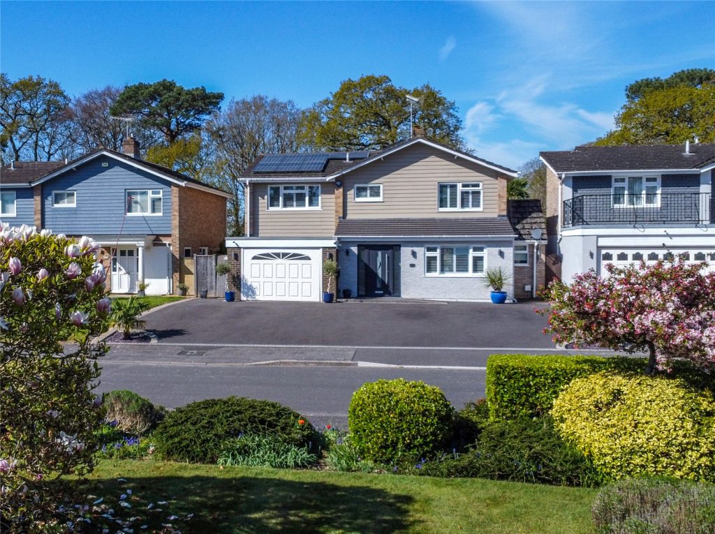 Hazel Close, Highcliffe, Dorset, BH23 4PS