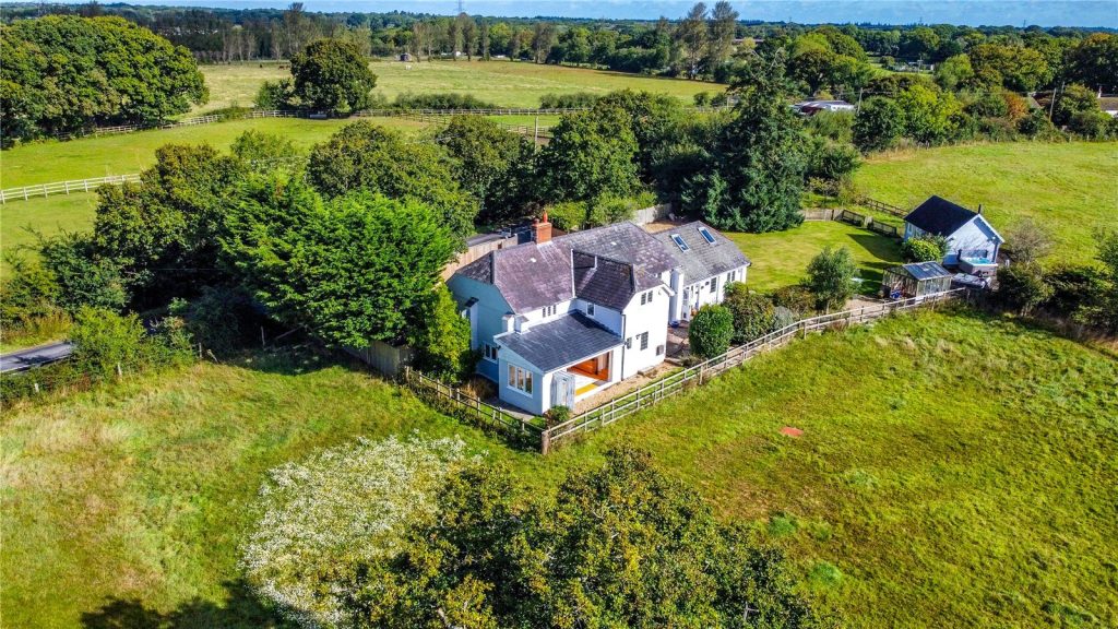 Bashley Cross Road, New Milton, Hampshire, BH25 5SZ