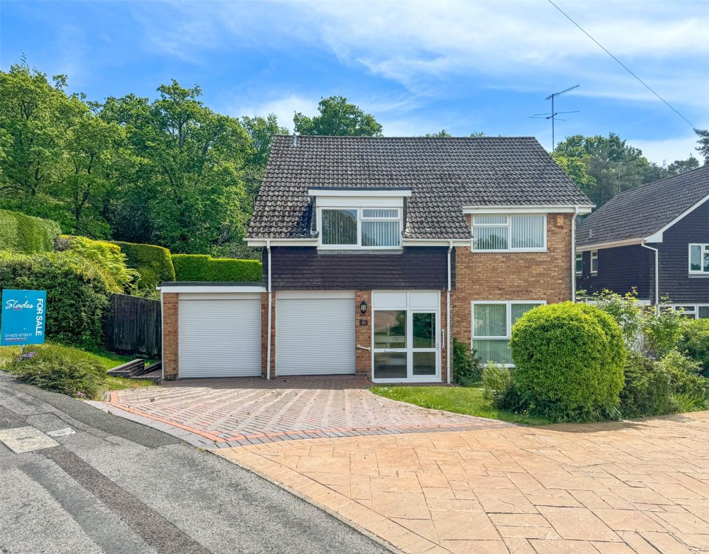 Mount Pleasant Drive, Bransgore, Christchurch, Dorset, BH23 8BZ