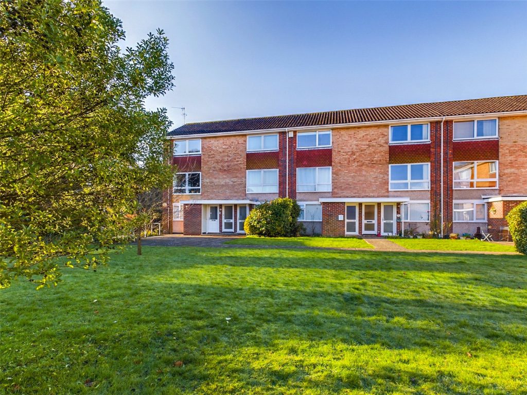 Montagu Road, Highcliffe, Christchurch, Dorset, BH23 5JU
