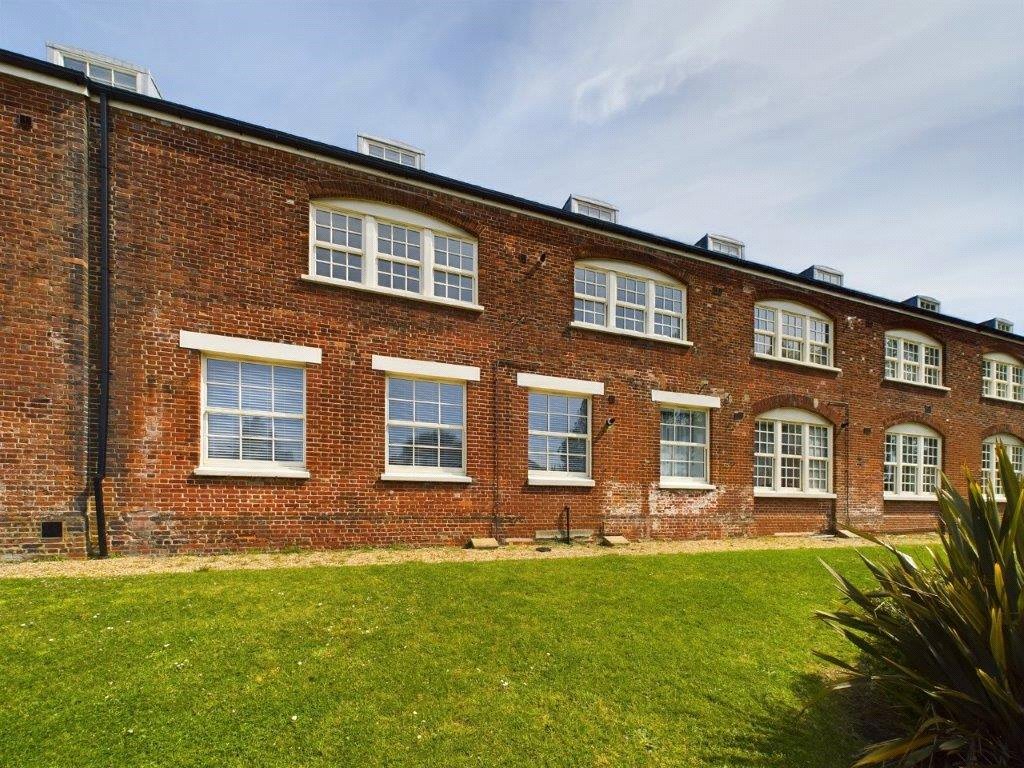 Dragoon Way, Christchurch, Dorset, BH23 2TY