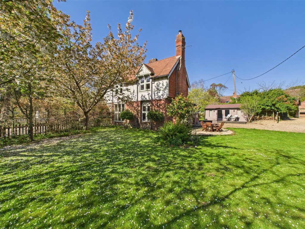 Sopley, Christchurch, Dorset, BH23 7AY