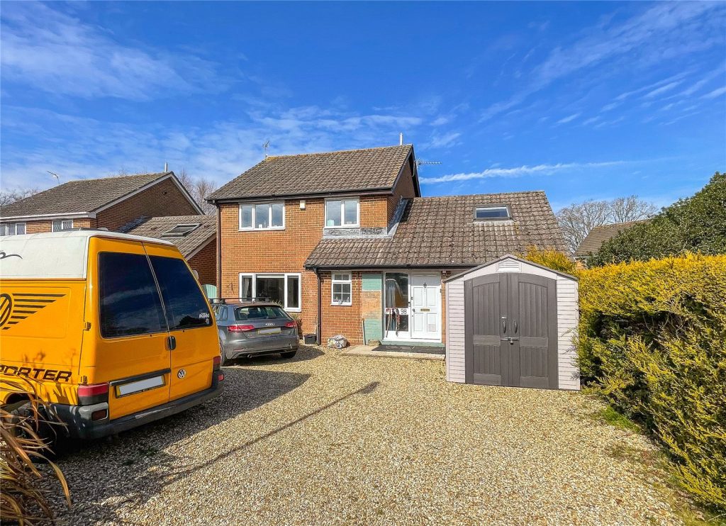 Rosehill Drive, Bransgore, Christchurch, Dorset, BH23 8NX