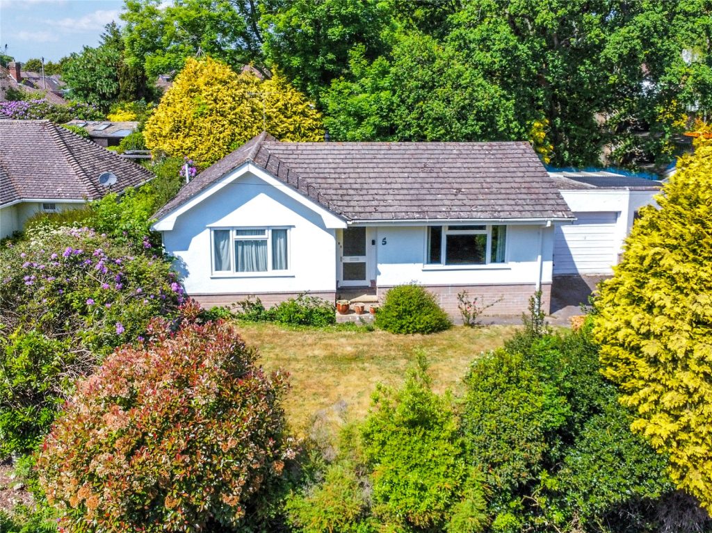 Woodhayes Avenue, Highcliffe, Dorset, BH23 4RW