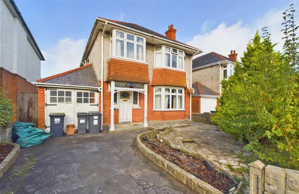 Brightlands Avenue, Hengistbury Head, Bournemouth, Dorset, BH6 4HG