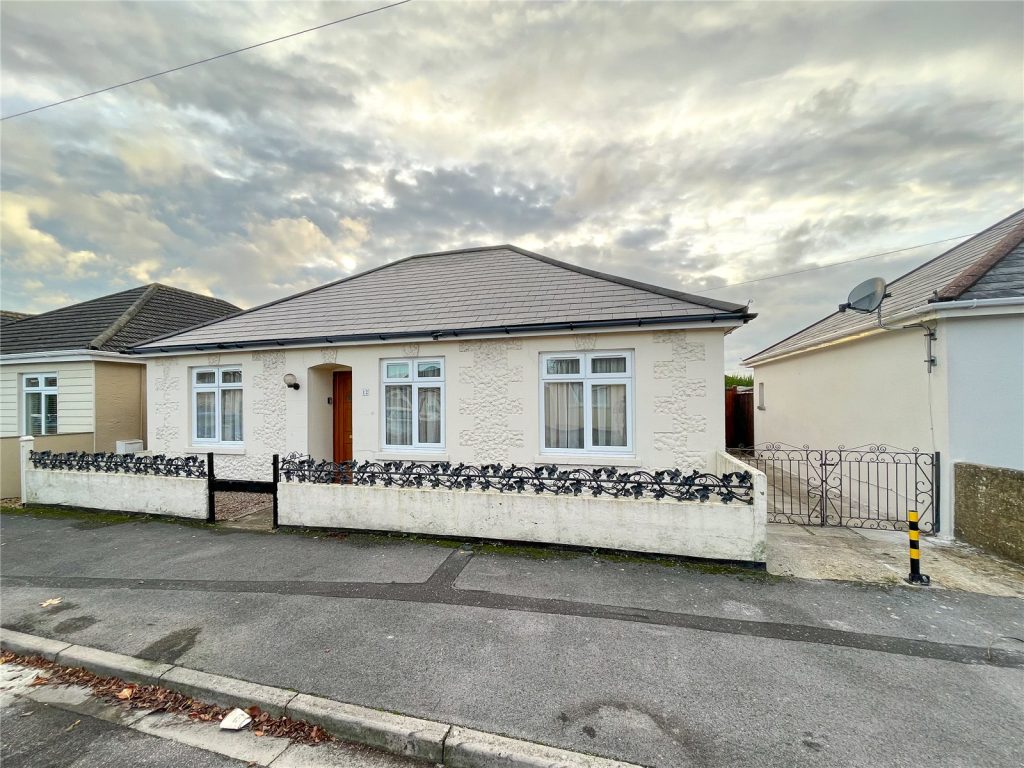 Stroud Park Avenue, Christchurch, Dorset, BH23 3HQ