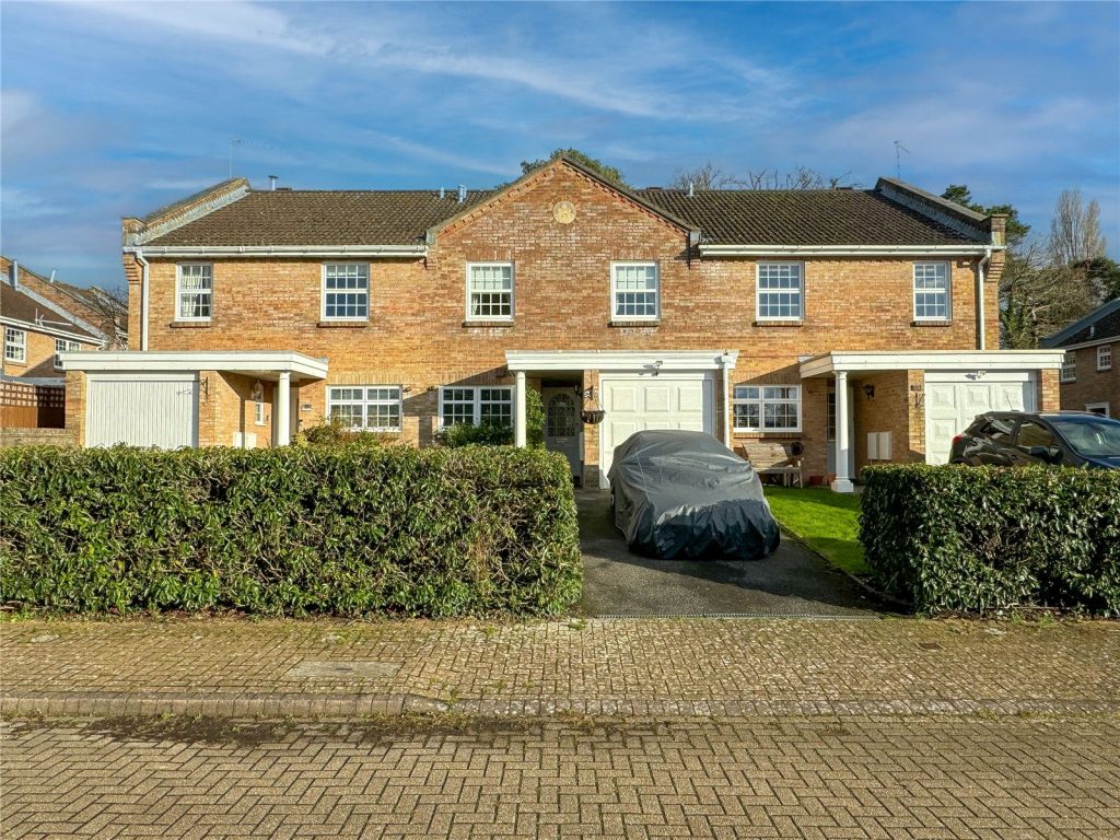 St. Georges Drive, Bransgore, Christchurch, Dorset, BH23 8EZ