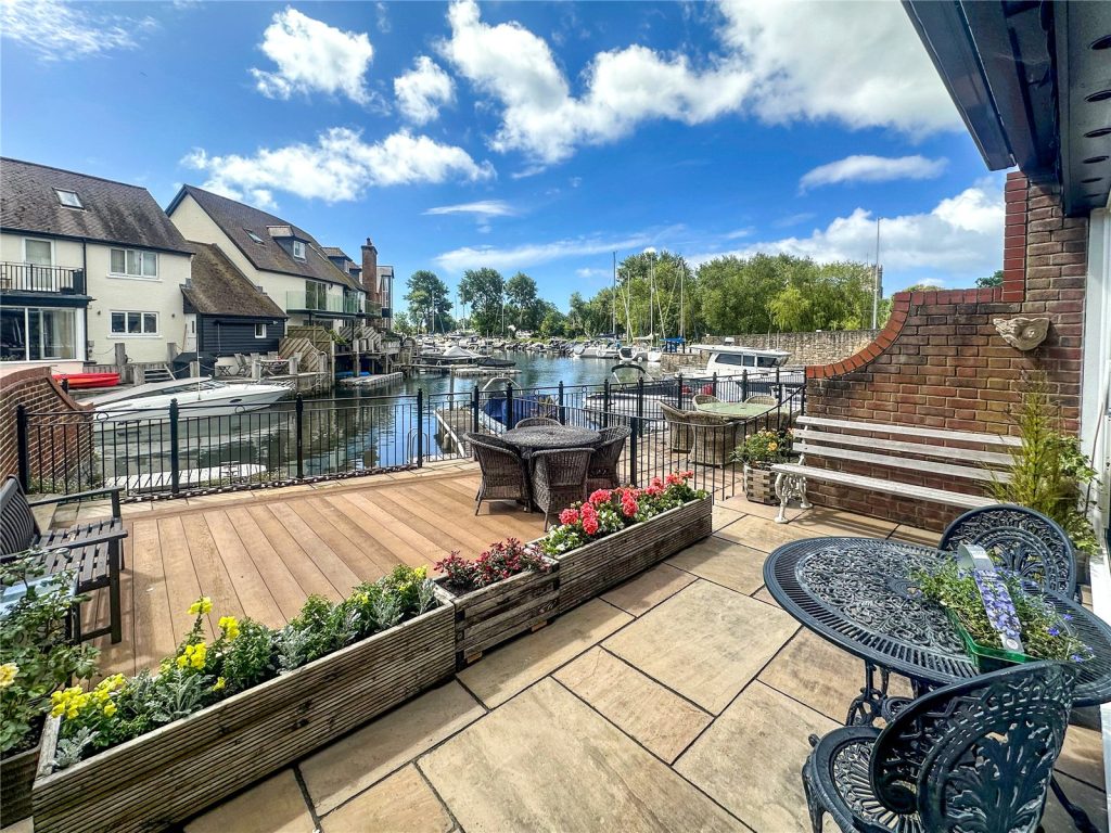 Rossiters Quay, Bridge Street, Christchurch, Dorset, BH23 1DZ