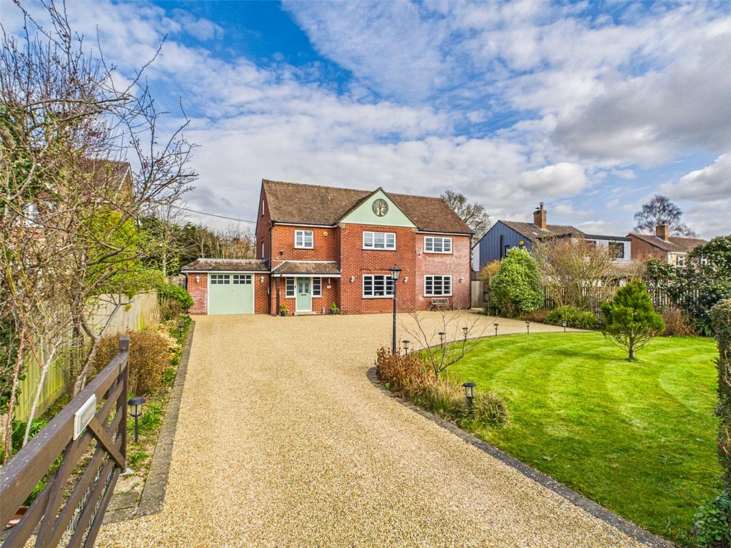 Smugglers Lane, Furzehill, Wimborne, Dorset, BH21 4HB