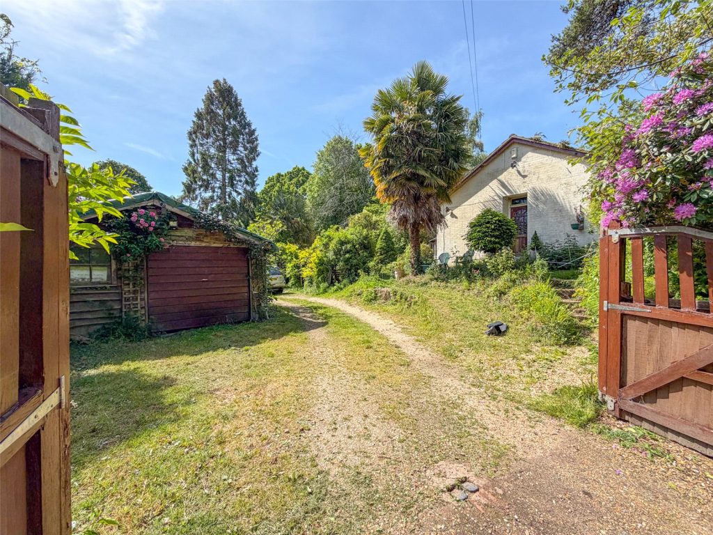 Valley Lane, Bransgore, Christchurch, Dorset, BH23 8DX