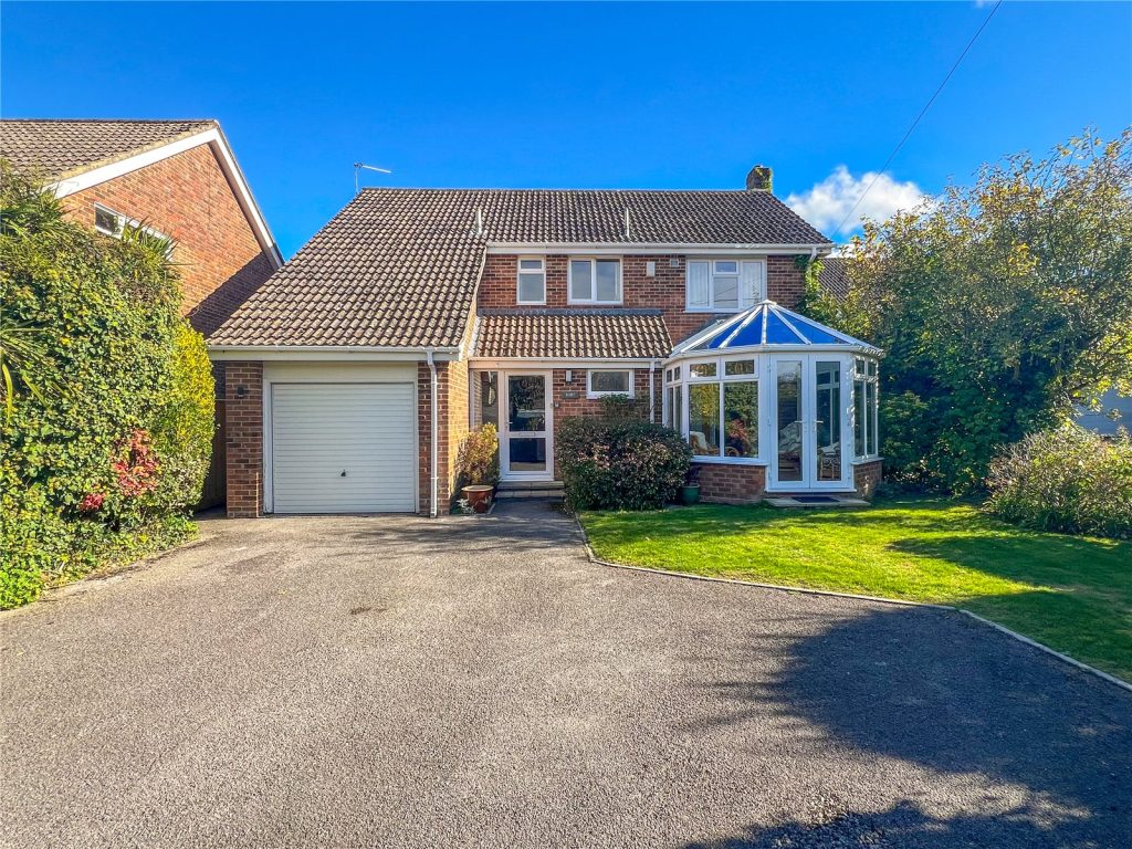 Betsy Lane, Bransgore, Christchurch, Dorset, BH23 8AQ