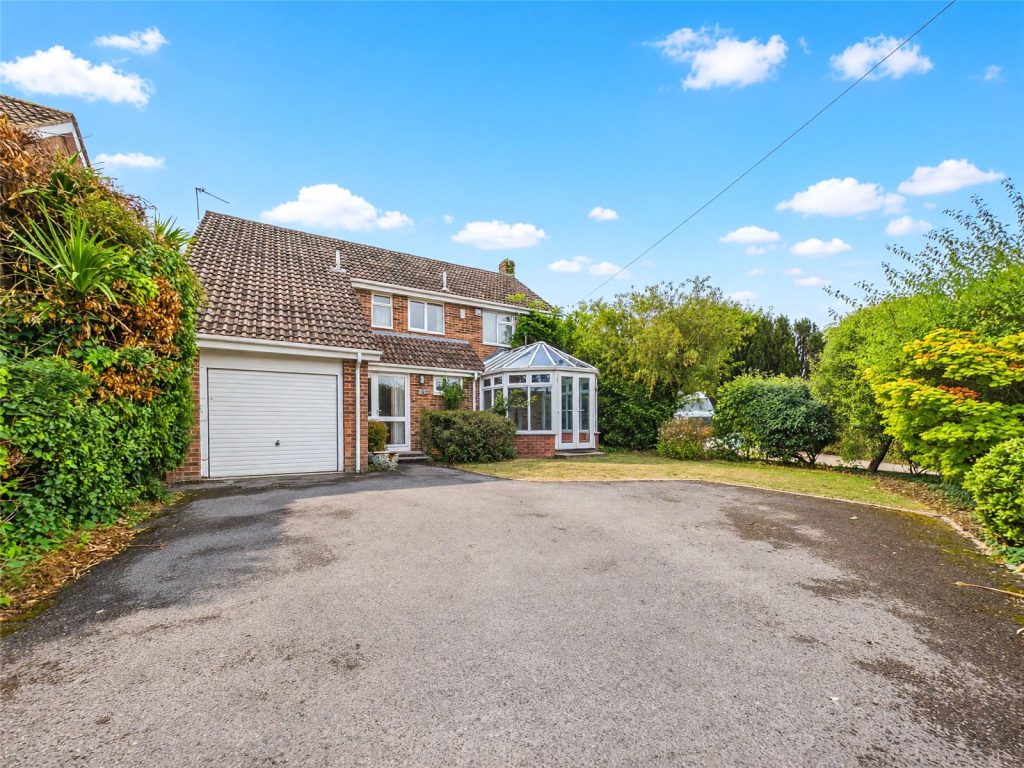 Betsy Lane, Bransgore, Christchurch, Dorset, BH23 8AQ