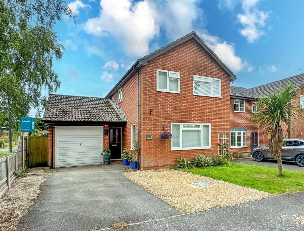 Rosehill Drive, Bransgore, Christchurch, Dorset, BH23 8NL