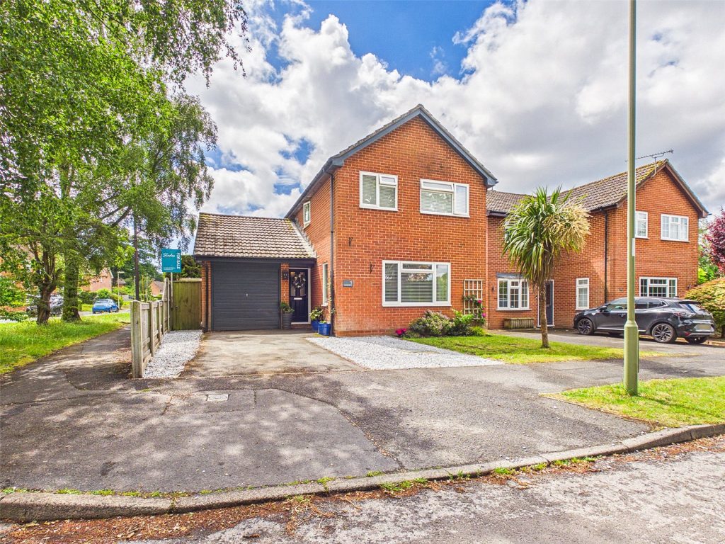 Rosehill Drive, Bransgore, Christchurch, Dorset, BH23 8NL