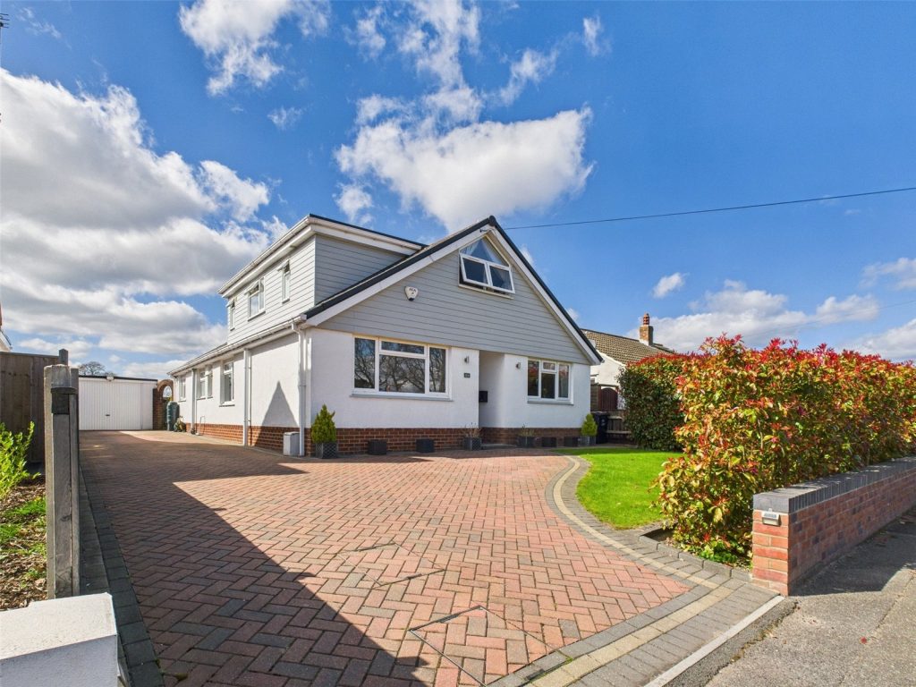 Smugglers Lane North, Highcliffe, Dorset, BH23 4NL
