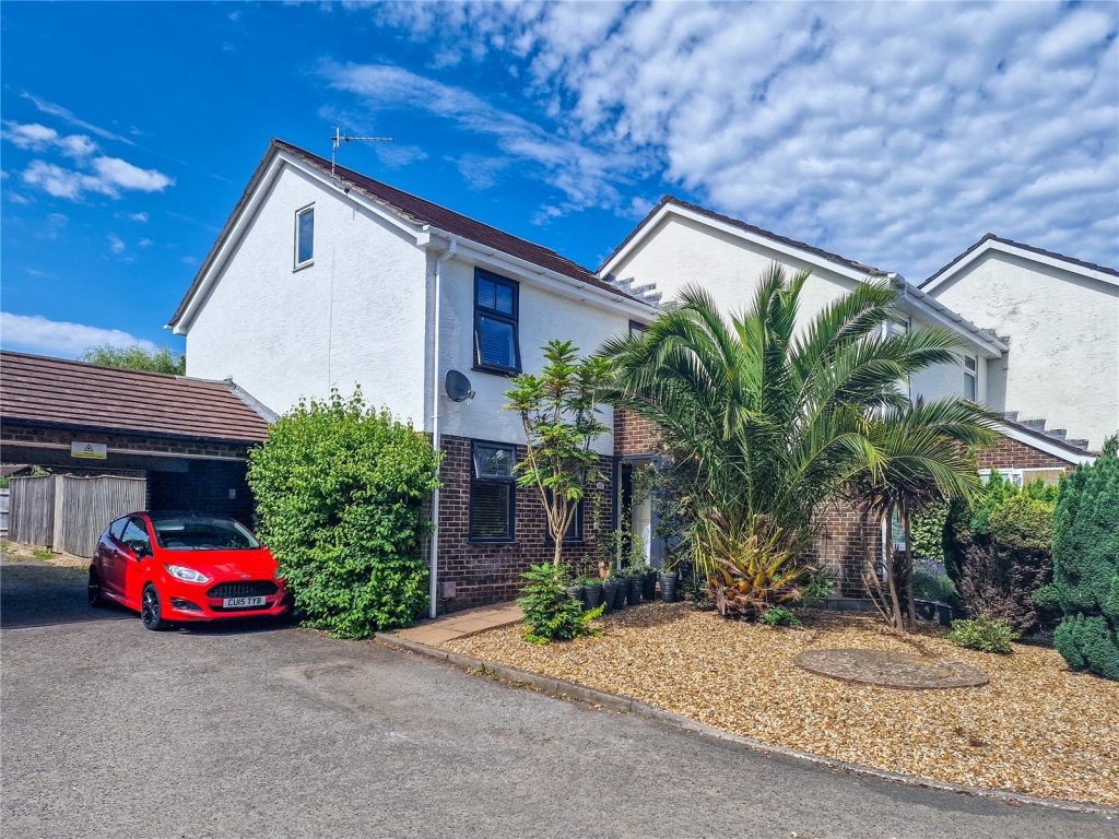 Brownsea Close, New Milton, Hampshire, BH25 5UG