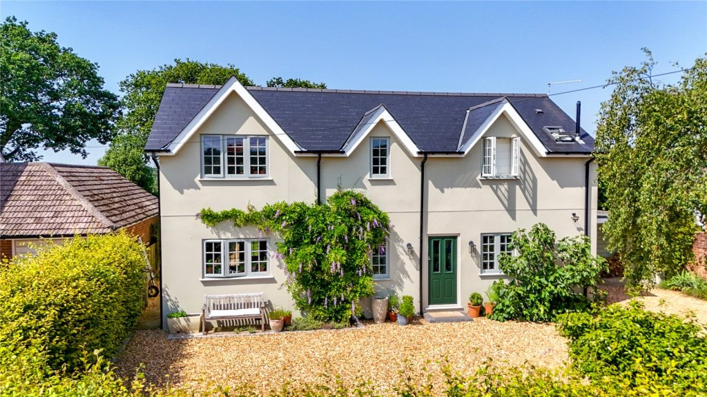 Lyndhurst Road, Godwinscroft, New Forest, Dorset, BH23 8JY