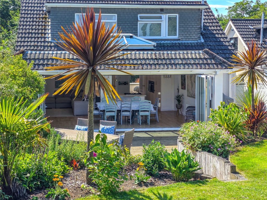 Jesmond Avenue, Highcliffe, Christchurch, Dorset, BH23 5AY