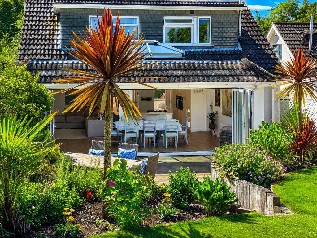 Jesmond Avenue, Highcliffe, Christchurch, Dorset, BH23 5AY