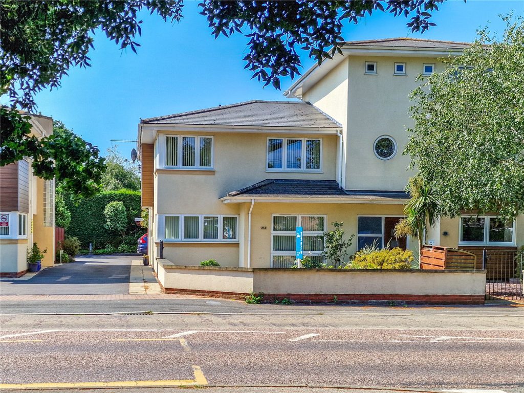 Smugglers Lane North, Highcliffe, Dorset, BH23 4QL
