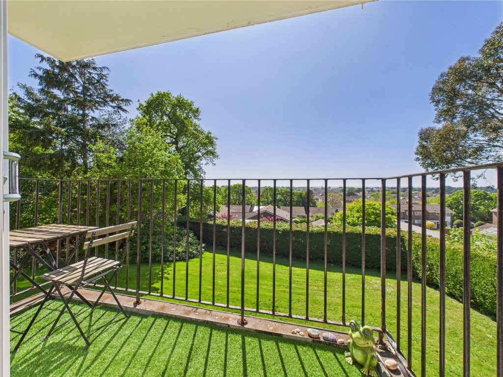 Hoburne Gardens, Highcliffe, Dorset, BH23 4SN