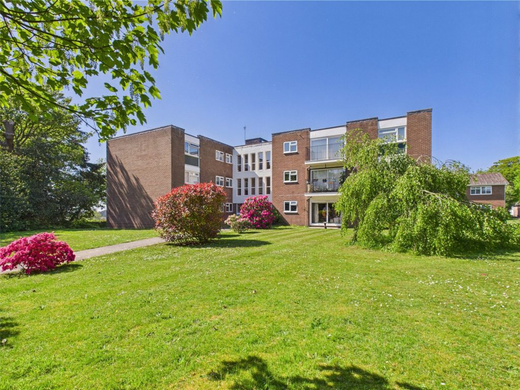 Hoburne Gardens, Highcliffe, Dorset, BH23 4SN