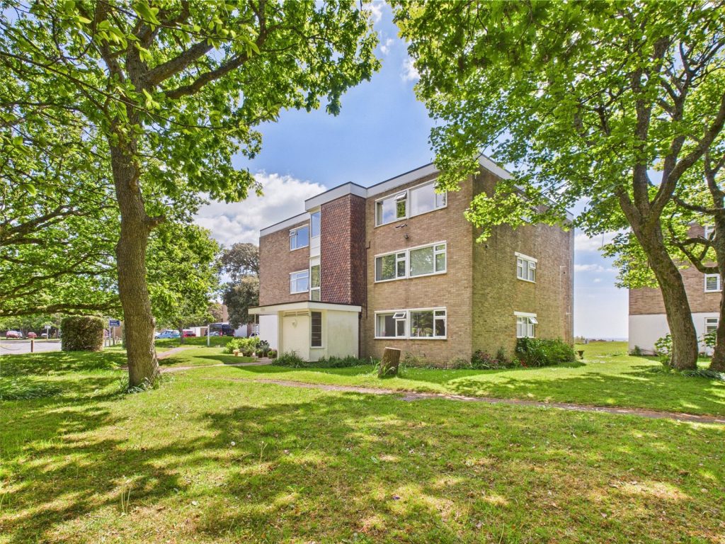Beacon Drive, Highcliffe, Christchurch, Dorset, BH23 5BY