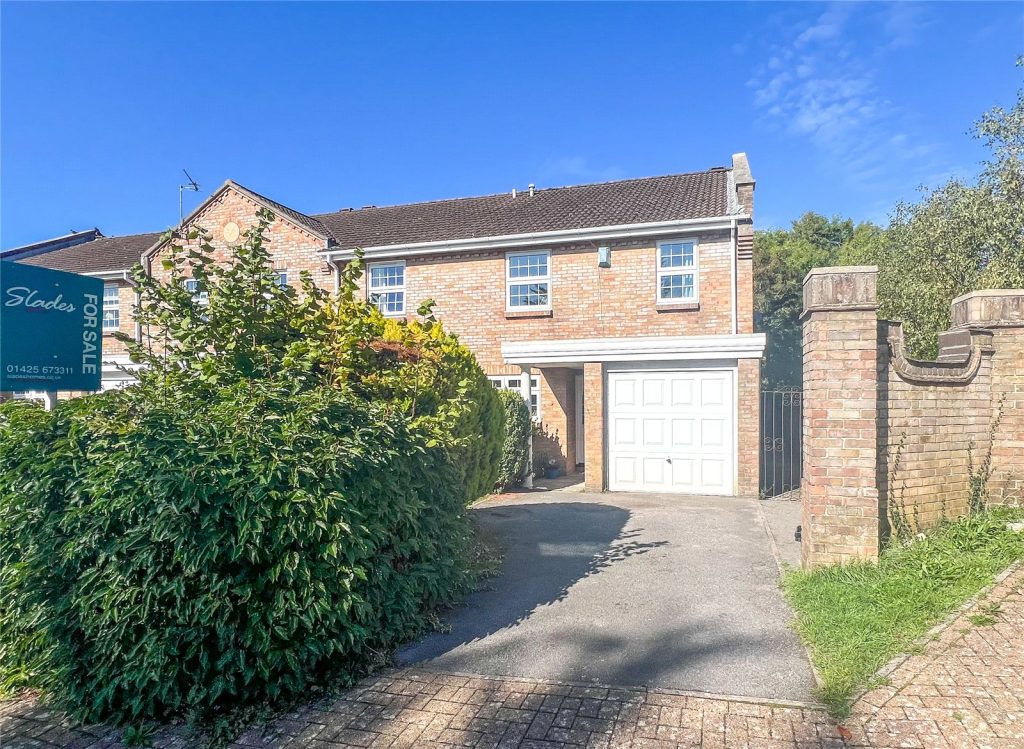 St. Georges Drive, Bransgore, Christchurch, Dorset, BH23 8EZ
