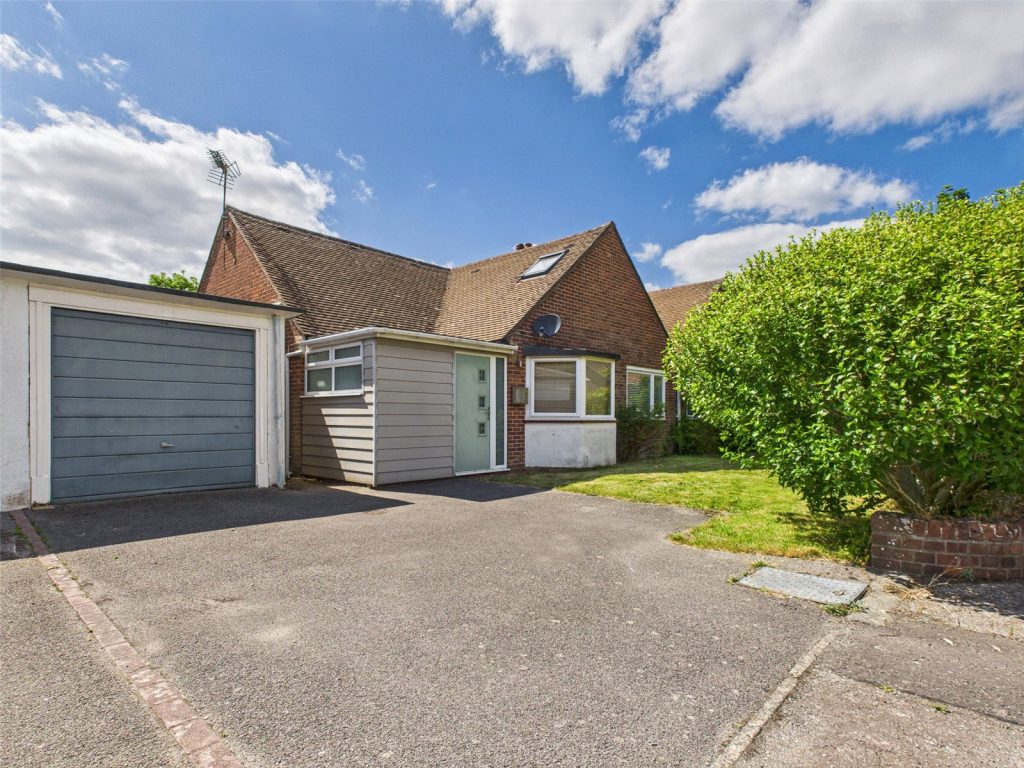Castle Avenue, Highcliffe, Christchurch, Dorset, BH23 4LL
