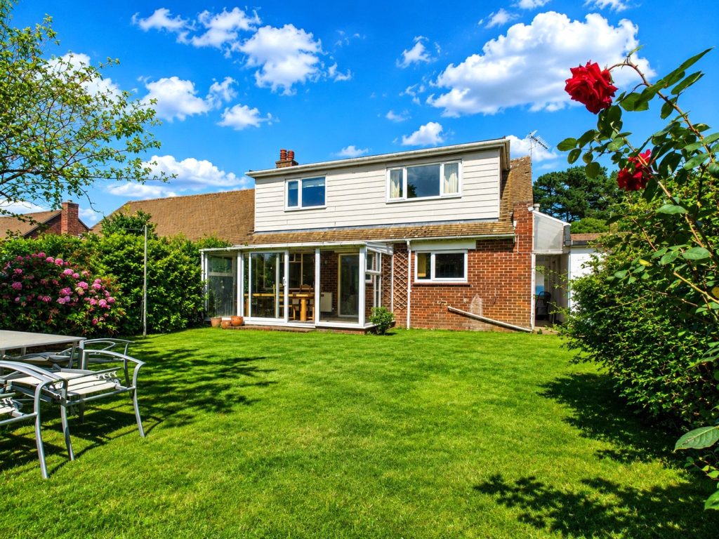 Castle Avenue, Highcliffe, Christchurch, Dorset, BH23 4LL