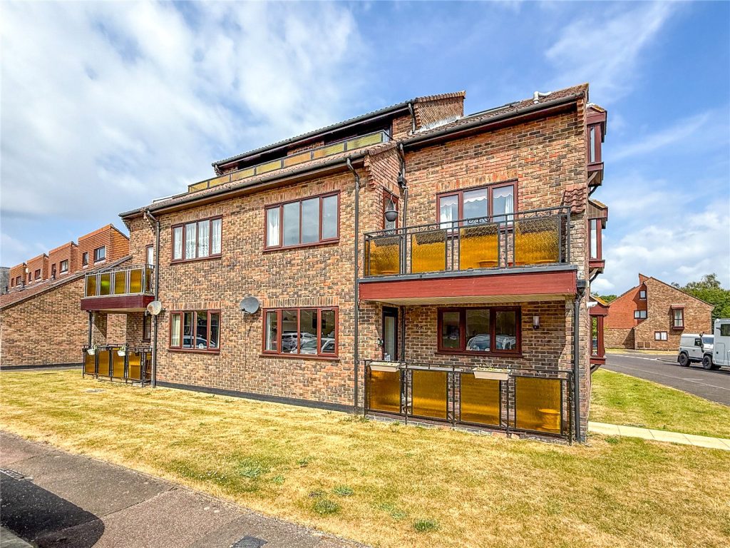 Russell Drive, Christchurch, Dorset, BH23 3TN