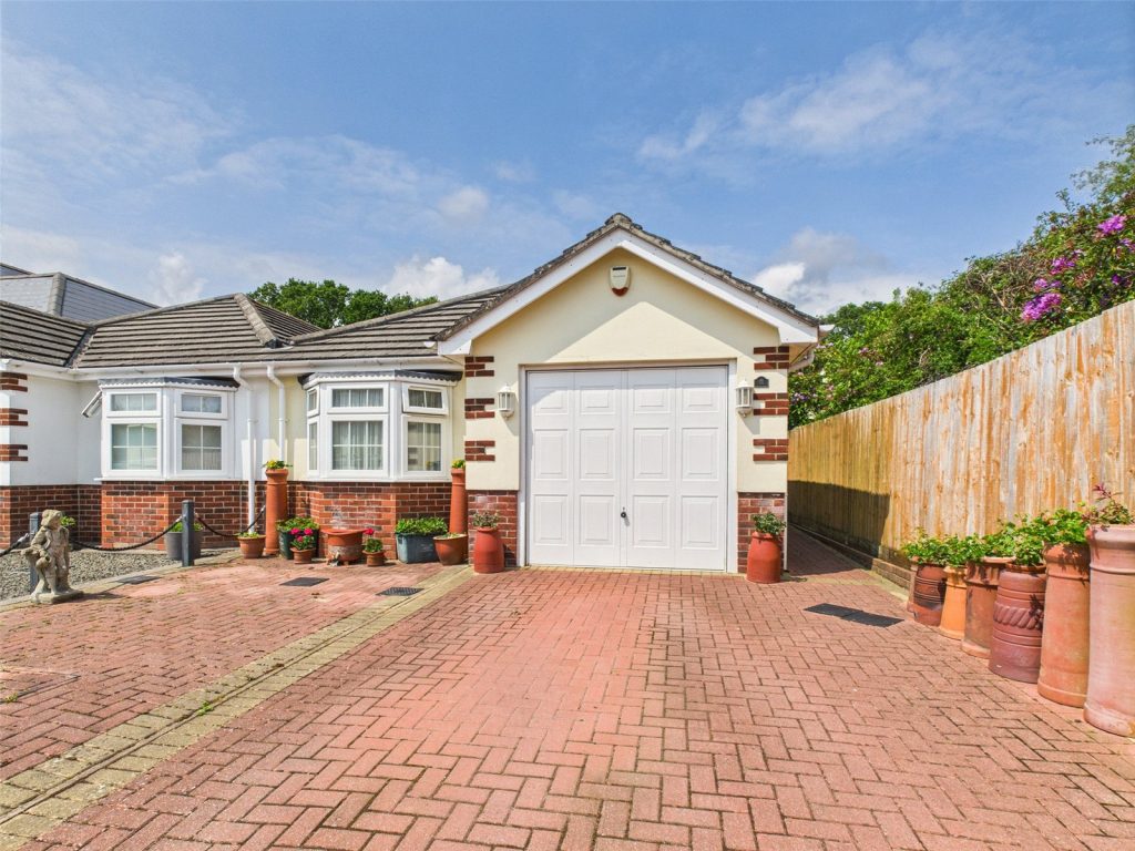 Glenville Road, Walkford, Christchurch, Dorset, BH23 5PY