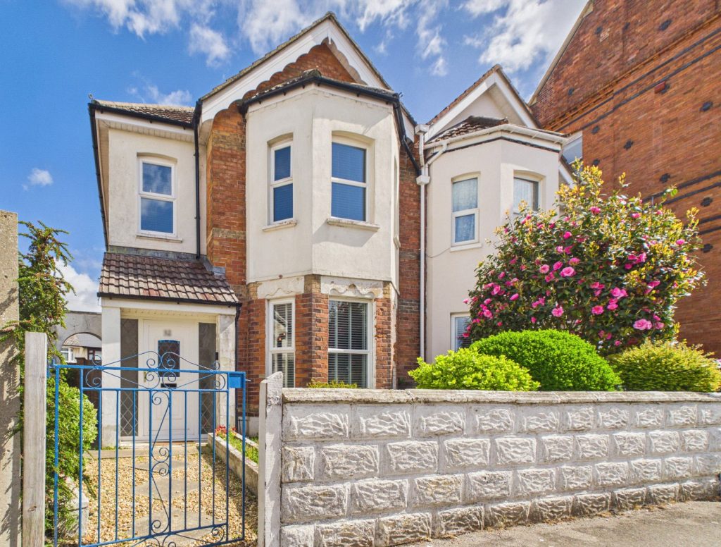 Hannington Road, Pokesdown, Bournemouth, Dorset, BH7 6JT