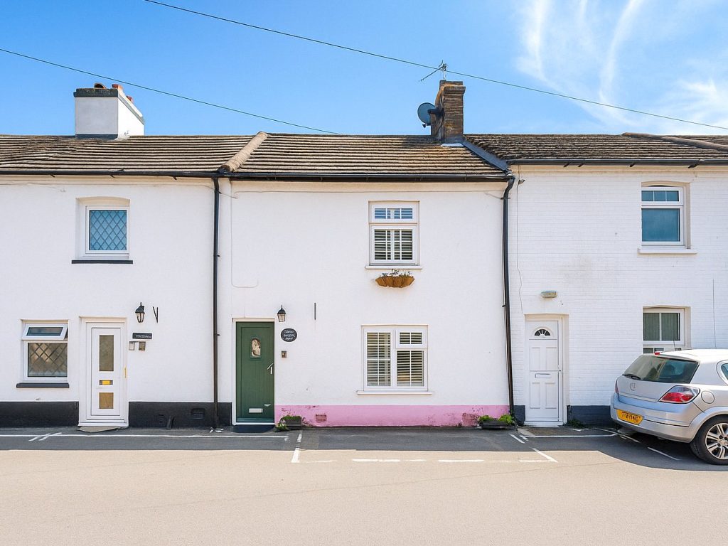 Avon Buildings, Christchurch, Dorset, BH23 1QS