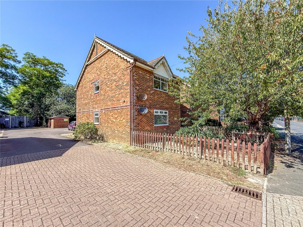 Gardner Road, Christchurch, Dorset, BH23 2DZ