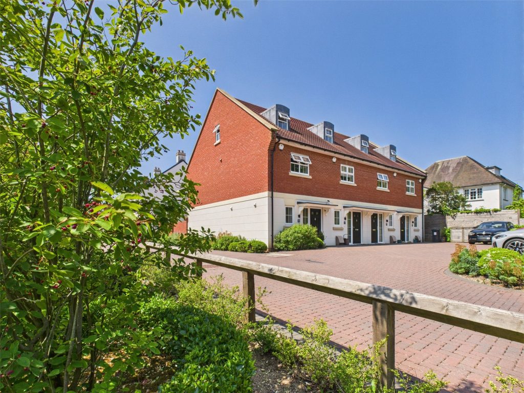 The Glen, Walkford, Christchurch, Dorset, BH23 5FS