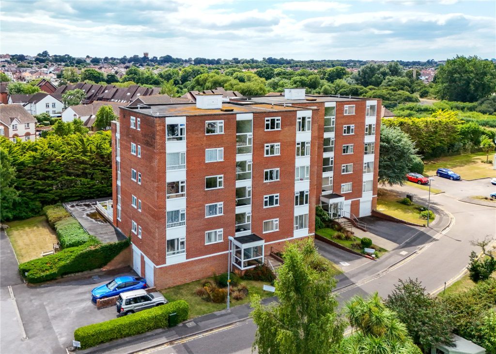 Fairway Drive, Christchurch, Dorset, BH23 1JY