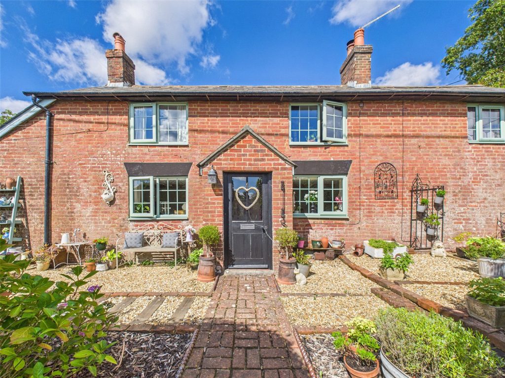 Derritt Lane, Bransgore, Christchurch, Dorset, BH23 8AS