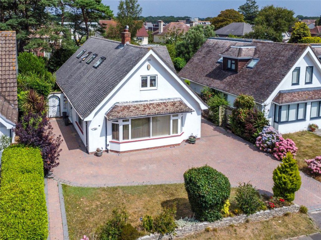 Waterford Gardens, Highcliffe, Christchurch, Dorset, BH23 5DP