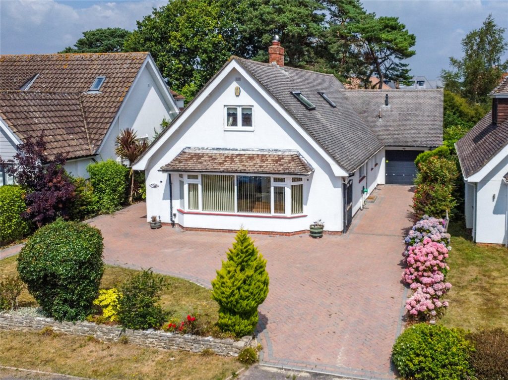 Waterford Gardens, Highcliffe, Christchurch, Dorset, BH23 5DP