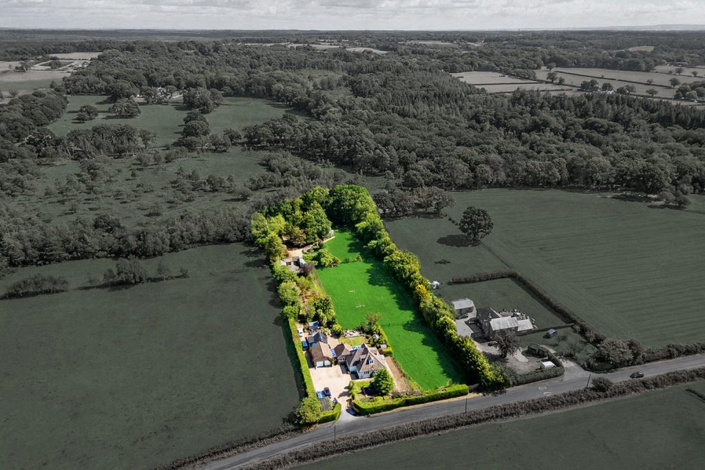 North Ripley, Bransgore, Christchurch, Dorset, BH23 8EL