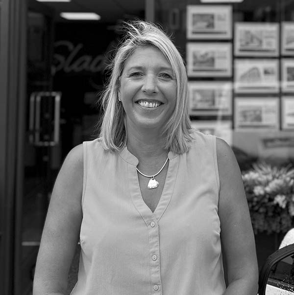 Slades Estate Agents - Lettings Office - Louise Wise