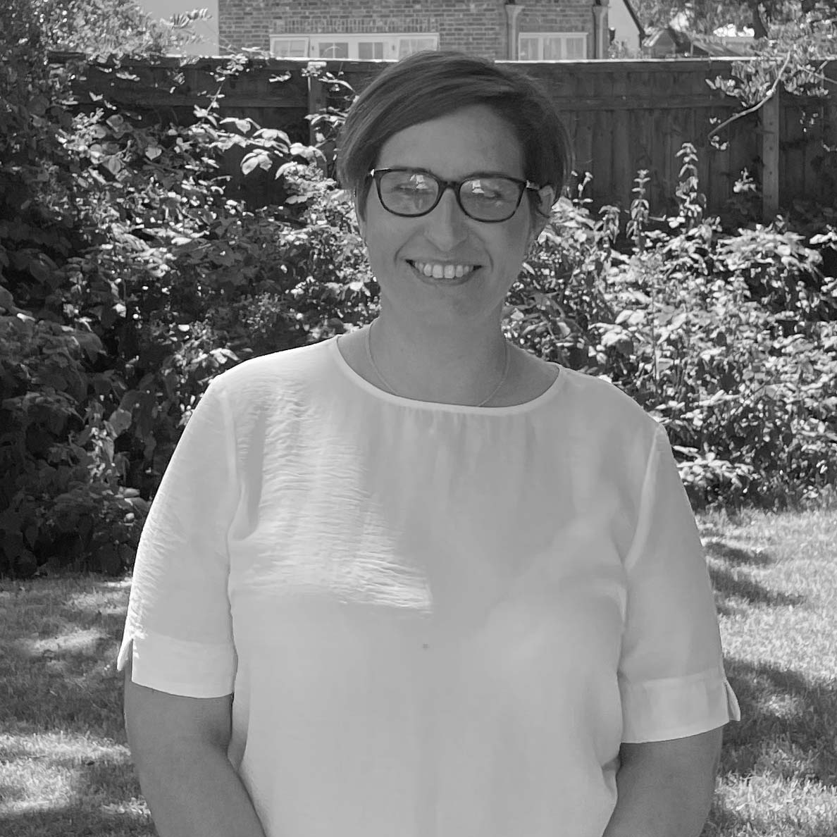 Slades Estate Agents - Lisa Isaacs - Bransgore