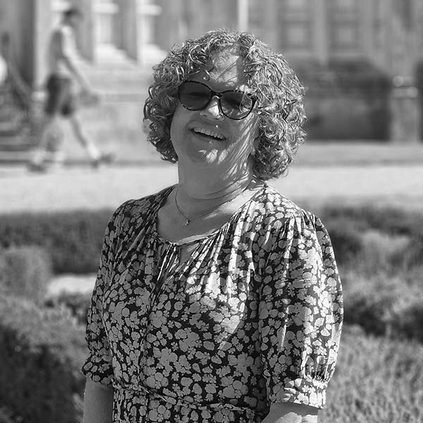 Slades Estate Agents - Mo - Highcliffe