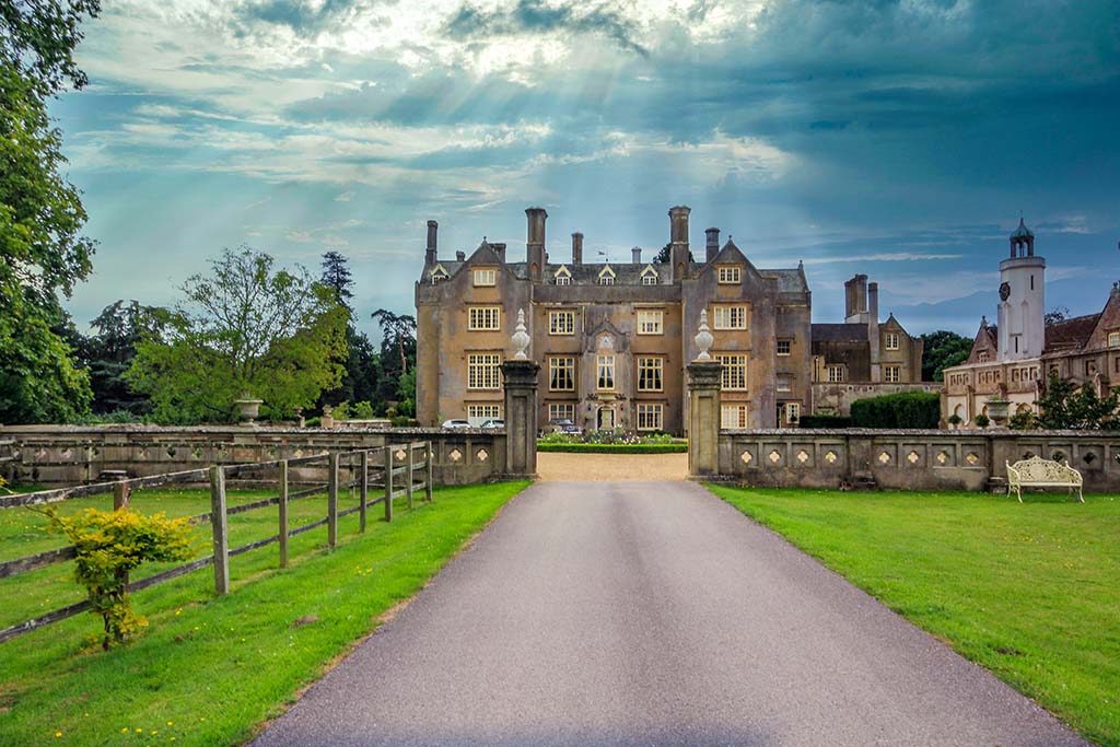 Slades Estate Agents - News - Guide to buying a listed building v2