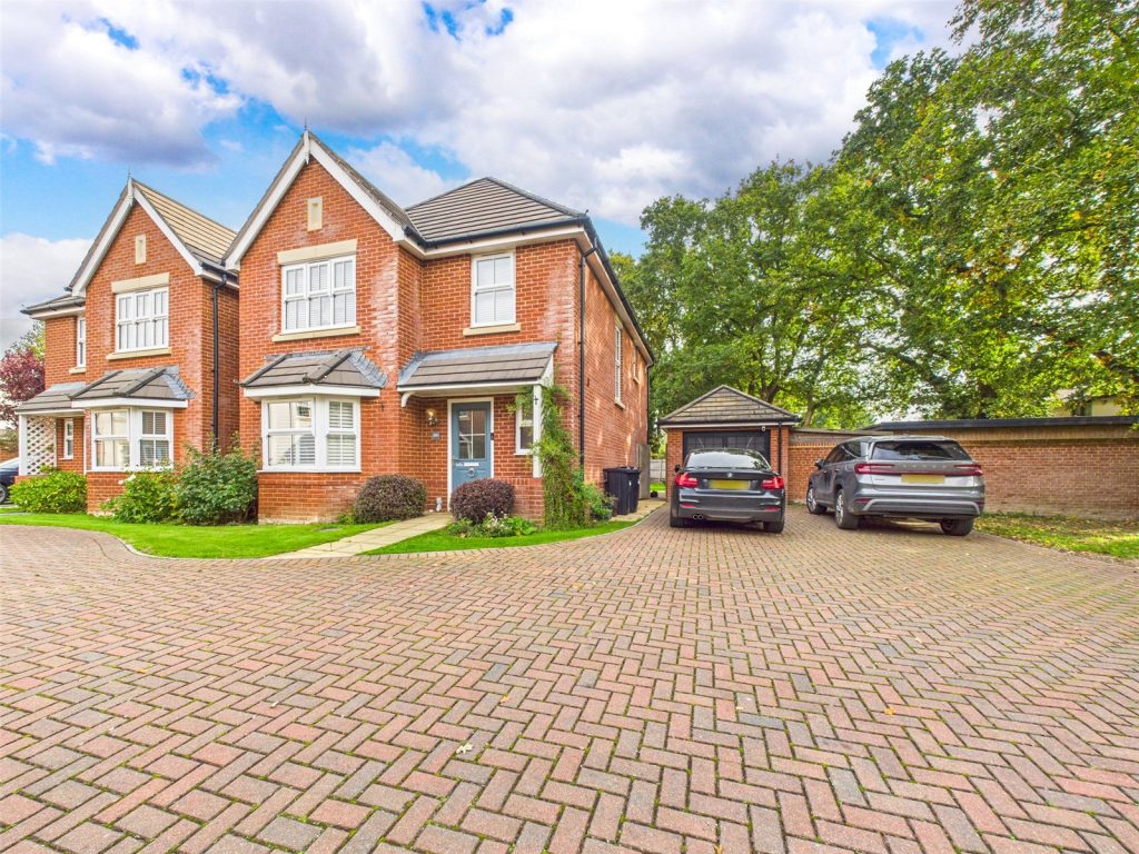 Marryat Way, Bransgore, Christchurch, Dorset, BH23 8FG
